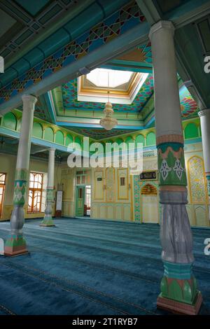 Namangan, Ouzbékistan - 15 octobre 2023 : vues de la mosquée Shayx Eshon Jome à Namangan, Ouzbékistan. Banque D'Images