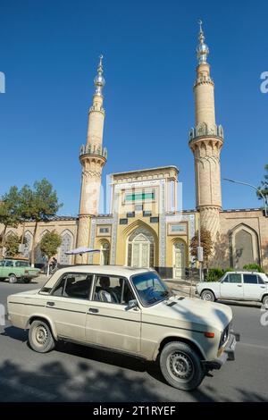 Namangan, Ouzbékistan - 15 octobre 2023 : vues de la mosquée Shayx Eshon Jome à Namangan, Ouzbékistan. Banque D'Images