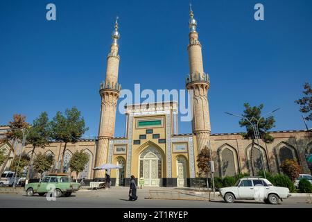 Namangan, Ouzbékistan - 15 octobre 2023 : vues de la mosquée Shayx Eshon Jome à Namangan, Ouzbékistan. Banque D'Images