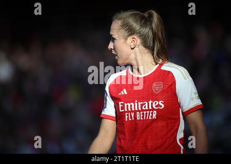 Londres, Royaume-Uni. 15 octobre 2023. Londres, Angleterre, 15 octobre 2023 : LIA Wälti (13 Arsenal) en action lors du match de FA Women's Super League entre Arsenal et Aston Villa à l'Emirates Stadium à Londres, Angleterre (Alexander Canillas/SPP) crédit : SPP Sport Press photo. /Alamy Live News Banque D'Images