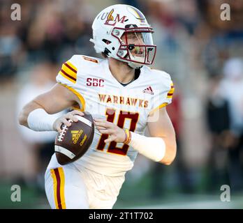 14 octobre 2023 : Jiya Wright (18), quarterback de Louisiane Monroe, semble passer lors d'un match de football universitaire de la NCAA entre les Bobcats de l'État du Texas et les Warhawks de Louisiane-Monroe le 14 octobre 2023, à San Marcos, Texas. (Image de crédit : © Scott Coleman/ZUMA Press Wire) USAGE ÉDITORIAL SEULEMENT! Non destiné à UN USAGE commercial ! Banque D'Images