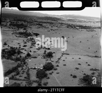 Le détachement 101, une énigmatique unité alliée de renseignement et d'opérations spéciales pendant la Seconde Guerre mondiale, a joué un rôle central sur le théâtre birman. Opérant au plus profond des jungles de Birmanie, leur mission était multidimensionnelle, englobant la guérilla, l'espionnage et le sabotage contre les forces japonaises. Composés d'un groupe diversifié d'individus, des agents de l'OSS aux combattants autochtones, ils ont effectivement perturbé les lignes d'approvisionnement japonaises, recueilli des renseignements critiques et soutenu les mouvements de résistance. Banque D'Images