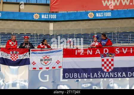 Cardiff, Royaume-Uni. 14 octobre 2023. Supporters croates lors du match de qualification de l'UEFA Euro 2024 entre le pays de Galles et la Croatie au Cardiff City Stadium à Cardiff, pays de Galles. (James Whitehead/SPP) crédit : SPP Sport Press photo. /Alamy Live News Banque D'Images