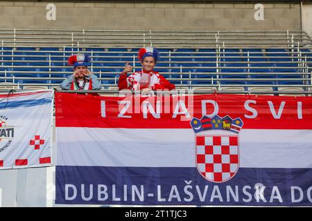 Cardiff, Royaume-Uni. 14 octobre 2023. Supporters croates lors du match de qualification de l'UEFA Euro 2024 entre le pays de Galles et la Croatie au Cardiff City Stadium à Cardiff, pays de Galles. (James Whitehead/SPP) crédit : SPP Sport Press photo. /Alamy Live News Banque D'Images