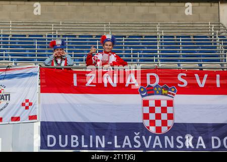 Cardiff, Royaume-Uni. 14 octobre 2023. Supporters croates lors du match de qualification de l'UEFA Euro 2024 entre le pays de Galles et la Croatie au Cardiff City Stadium à Cardiff, pays de Galles. (James Whitehead/SPP) crédit : SPP Sport Press photo. /Alamy Live News Banque D'Images