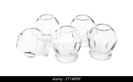 Beaucoup de tasses en verre isolé sur blanc. La thérapie par ventouse Banque D'Images