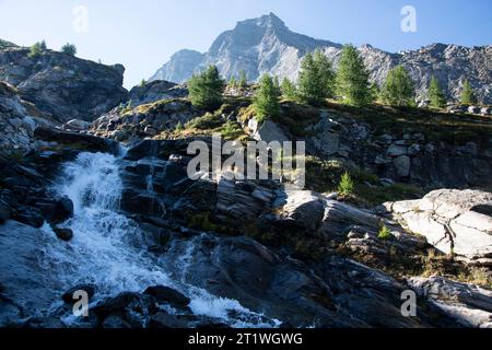 Herbstliche Berglandschaft am Fuss des Monte Leone im Wallis Banque D'Images