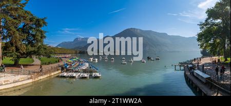 Les rives du lac d'Annecy, en haute Savoie, France Banque D'Images