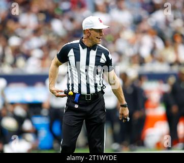 Houston, Texas, États-Unis. 15 octobre 2023 : arbitre Alan Eck (76) lors d'une NFL entre les Texans et les Saints le 15 octobre 2023 à Houston. Les Texans ont gagné, 20-13. (Image de crédit : © Scott Coleman/ZUMA Press Wire) USAGE ÉDITORIAL SEULEMENT! Non destiné à UN USAGE commercial ! Crédit : ZUMA Press, Inc./Alamy Live News Banque D'Images