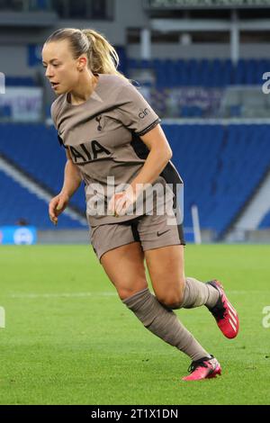 Brighton, Royaume-Uni. 15 octobre 2023. Brighton, Angleterre, 15 octobre 2023 : Olga Ahtinen (20 Tottenham Hotspur) lors du match WSL entre Brighton & Hove Albion et Tottenham au stade Amex, Brighton, Angleterre, le 15 octobre 2023. (Bettina Weissensteiner/SPP) crédit : SPP Sport Press photo. /Alamy Live News Banque D'Images