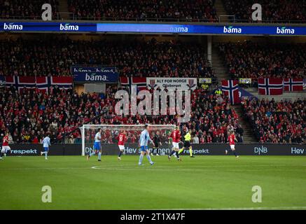 Oslo, Norvège. 12 septembre 2023. Oslo, Norvège, le 15 octobre 2023 : les supporters de Norvège sont vus lors du match de qualification de l'UEFA EURO 2024 entre la Norvège et l'Espagne au stade Ullevaal d'Oslo, Norvège. (Ane Frosaker/SPP) crédit : SPP Sport Press photo. /Alamy Live News Banque D'Images