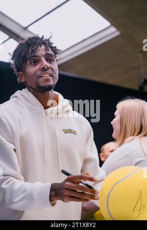 Stockholm, Suède. 15 octobre 2023. Stockholm, Kungliga tennishallen, Journée des enfants. Elias Ymer crédit : Daniel Bengtsson/Alamy Live News Banque D'Images