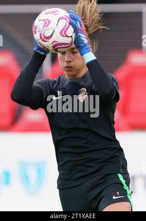 Washington, États-Unis. 15 octobre 2023. WASHINGTON, DC - 15 OCTOBRE : le gardien de but du Washington Spirit Aubrey Kingsbury (1) sauve avant un match NWSL entre le Washington Spirit et le courage de Caroline du Nord, le 15 octobre 2023, à Audi Field, à Washington DC. (Photo de Tony Quinn/SipaUSA) crédit : SIPA USA/Alamy Live News Banque D'Images