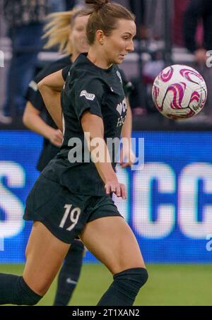 Washington, États-Unis. 15 octobre 2023. WASHINGTON, DC - 15 OCTOBRE : le défenseur du Washington Spirit Dorian Bailey (19 ans) fait tomber le ballon lors d'un match NWSL entre le Washington Spirit et le courage de Caroline du Nord, le 15 octobre 2023, à Audi Field, à Washington DC. (Photo de Tony Quinn/SipaUSA) crédit : SIPA USA/Alamy Live News Banque D'Images