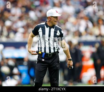 Houston, Texas, États-Unis. 15 octobre 2023 : arbitre Alan Eck (76) lors d'une NFL entre les Texans et les Saints le 15 octobre 2023 à Houston. Les Texans ont gagné, 20-13. (Image de crédit : © Scott Coleman/ZUMA Press Wire) USAGE ÉDITORIAL SEULEMENT! Non destiné à UN USAGE commercial ! Crédit : ZUMA Press, Inc./Alamy Live News Banque D'Images