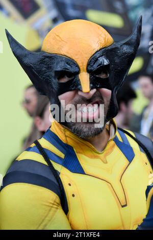 New York, États-Unis. 15 octobre 2023. Man in Wolverine costume est vu au New York Comic con 2023 Day 4 au Javitz Center à New York, NY le 15 octobre 2023. (Photo par Efren Landaos/Sipa USA) crédit : SIPA USA/Alamy Live News Banque D'Images