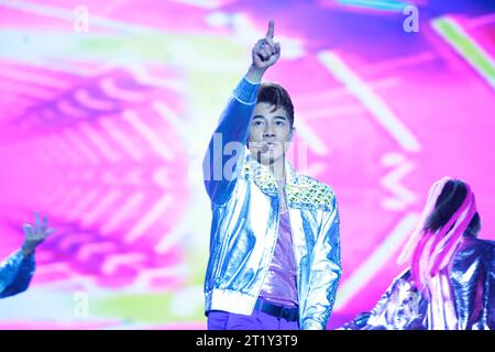 Aaron Kwok se produit au concert V9 Night Superstar à Huai 'an City, province du Jiangsu, Chine, le 14 octobre 2023. (Photo Costfoto/NurPhoto) crédit : NurPhoto SRL/Alamy Live News Banque D'Images