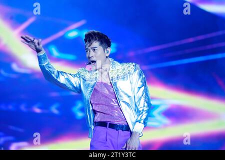 Aaron Kwok se produit au concert V9 Night Superstar à Huai 'an City, province du Jiangsu, Chine, le 14 octobre 2023. (Photo Costfoto/NurPhoto) crédit : NurPhoto SRL/Alamy Live News Banque D'Images