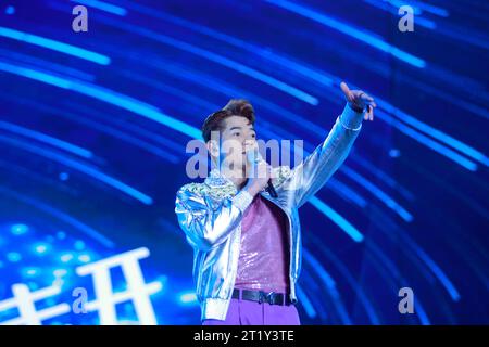 Aaron Kwok se produit au concert V9 Night Superstar à Huai 'an City, province du Jiangsu, Chine, le 14 octobre 2023. (Photo Costfoto/NurPhoto) crédit : NurPhoto SRL/Alamy Live News Banque D'Images