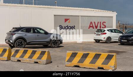 Herklion, Crète, Grèce, Europe. 26.09.2023. Location de voitures et locaux de location sur le port de Herklion, Crète, Grèce. Banque D'Images