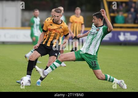 Southport v Gloucester City 14 octobre 2023 Big Help Stadium .Southport. Vanarama National League North. Marcus Carver de Southport est abordé par Joe Hanks de Gloucester photo par Alan Edwards pour f2images Banque D'Images