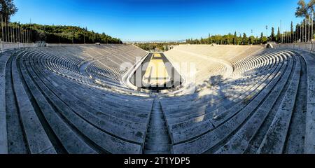 Stade Panathénaïque d'Athènes - une journée d'été en Grèce Banque D'Images