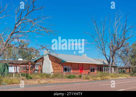 Le Mt Ebenezer Roadhouse sur la Lasseter Highway à Ghan dans le territoire du Nord, en Australie, appartient à la communauté aborigène locale Imanpa Banque D'Images