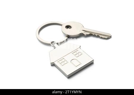 Acheter un concept de maison : porte-clés en forme de maison isolé sur fond blanc Banque D'Images