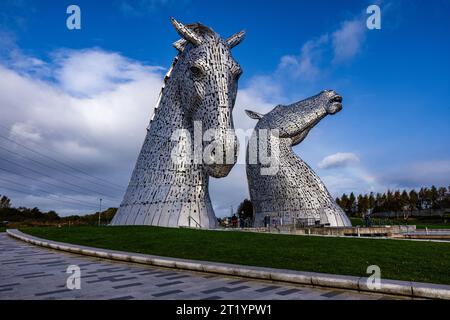 Falkirk, Royaume-Uni. 13 octobre 2023 photo : les Kelpies sont des sculptures en tête de cheval de 30 mètres de haut (98 pieds) représentant des kelpies (wate changeant de forme Banque D'Images