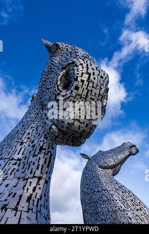 Falkirk, Royaume-Uni. 13 octobre 2023 photo : les Kelpies sont des sculptures en tête de cheval de 30 mètres de haut (98 pieds) représentant des kelpies (wate changeant de forme Banque D'Images