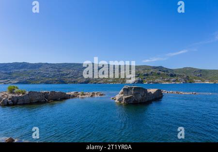 Lagoa Comprida (lac long) est le plus grand lac du parc naturel de la Serra da Estrela, au Portugal. Banque D'Images