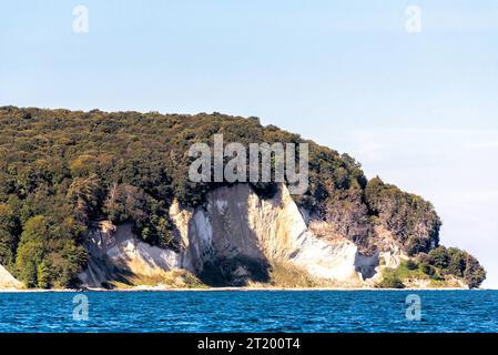 Célèbres falaises de craie sur la côte de Rügen dans la mer de Batlic en Allemagne Banque D'Images