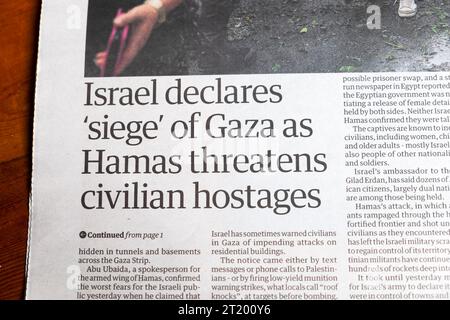 "Israël déclare le "siège" de Gaza alors que le Hamas menace des otages civils" le journal Guardian en gros titre la guerre palestinienne israélienne 10 octobre 2023 Londres Royaume-Uni Banque D'Images