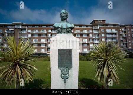 Mémorial sur les jardins surplombant Douvres Port Kent Angleterre sept 2023 le capitaine Matthew Webb (19 janvier 1848 – 24 juillet 1883) a été le premier enregistré PER Banque D'Images