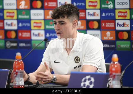 Kepa Arrizabalaga de Chelsea parle aux médias lors de la conférence de presse d'avant match avant le match de 2e étape de l'UEFA Champions League contre le Real Madrid. - Conférence de presse de Chelsea, UEFA Champions League, quarts de finale, 2e manche, Stamford Bridge Stadium, Londres. - 17 avril 2023. Usage éditorial uniquement - des restrictions DataCo s'appliquent Banque D'Images