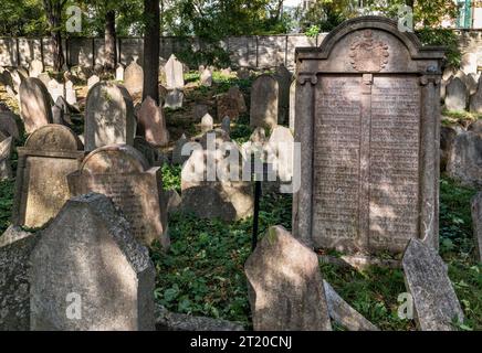 Tombes à Noda bi Yehuda, partie restante de l'ancien cimetière juif (premier cimetière juif de Olšany) près de la tour de télévision, Žižkov, Prague République tchèque Banque D'Images