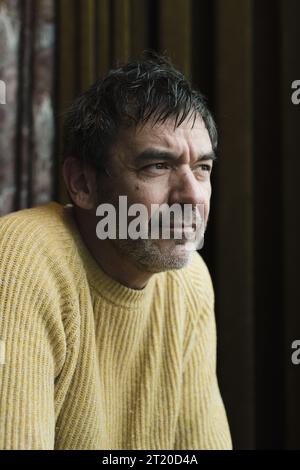 Portrait de l'humoriste français Thomas VDB à l'Hôtel de l'Europe à Amsterdam - Mai 2023 Banque D'Images