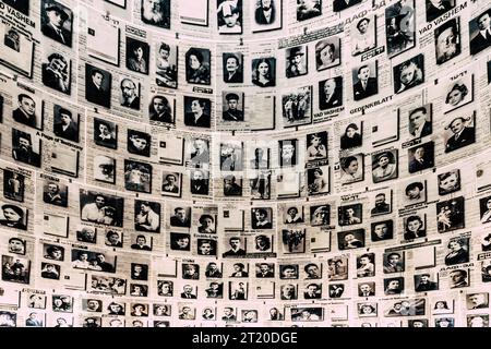 Salle des noms dans le site commémoratif de l'Holocauste Yad Vashem à Jérusalem, Israël, en souvenir de quelques-uns des 6 millions de juifs tués pendant l'holocauste Banque D'Images