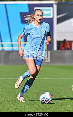 Joie Stadium, Sportcity, Manchester, Angleterre. 15 octobre 2023. Esme Morgan #14 de Manchester City Women sur le ballon, lors du Manchester City Women football Club V Bristol City Women's football Club au joie Stadium, dans la Barclays Women's Super League/Women's Super League. (Image de crédit : ©Cody Froggatt/Alamy Live News) Banque D'Images