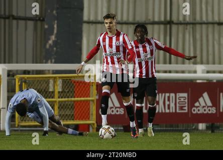 Romeo Beckham de Brentford B. - Brentford B U21 contre Aston Villa U21, Premier League Cup, Groupe D, Laithwaite Community Stadium, Woking. - 13 janvier 2023. Usage éditorial uniquement - des restrictions DataCo s'appliquent. Banque D'Images