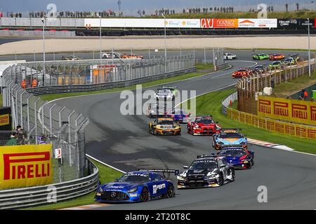 Zandvoort, pays-Bas. 15 octobre 2023. # 77, Zandvoort, NL Dimanche 15 OCTOBRE 2023 : Jordan Love, Frank Bird, Team Haupt Racing, MERCEDES-AMG GT3 car, Silver Cup, lors des courses de la Zandvoort Sprint Cup le 15 octobre. L'équipe Team Haupt Racing court en classe Silver Cup dans l'événement Fanatec GT World Challenge Europe powered by AWS sur le circuit de Zandvoort, image payante, photo copyright © ATP Geert FRANQUET (FRANQUET Geert /ATP/SPP) crédit : SPP Sport Press photo. /Alamy Live News Banque D'Images