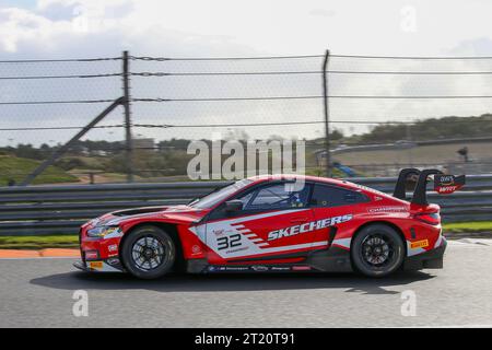 Zandvoort, pays-Bas. 15 octobre 2023. # 32, Zandvoort, NL Dimanche 15 OCTOBRE 2023 : Charles Weerts, Dries Vanthoor, Team WRT, BMW M4 GT3 car, PRO, lors des courses de la Zandvoort Sprint Cup le 15 octobre. Le Team WRT court en classe PRO dans l'événement Fanatec GT World Challenge Europe powered by AWS sur le circuit de Zandvoort, image payante, photo copyright © ATP Geert FRANQUET (FRANQUET Geert /ATP/SPP) crédit : SPP Sport Press photo. /Alamy Live News Banque D'Images