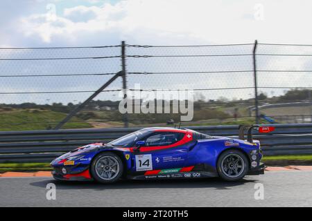 Zandvoort, pays-Bas. 15 octobre 2023. # 14, Zandvoort, NL Dimanche 15 OCTOBRE 2023 : Konsta Lappalainen, Giacomo Altoe, Emil Frey Racing, Ferrari 296 GT3 car, PRO, lors des courses de la Zandvoort Sprint Cup le 15 octobre. Le Team Emil Frey court en classe PRO dans l'événement Fanatec GT World Challenge Europe powered by AWS sur le circuit de Zandvoort, image payante, photo copyright © ATP Geert FRANQUET (FRANQUET Geert /ATP/SPP) crédit : SPP Sport Press photo. /Alamy Live News Banque D'Images