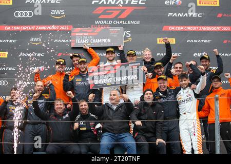 Zandvoort, pays-Bas. 15 octobre 2023. Pilotes et champions par équipe de la GT World Challenge Sprint Cup 2023. Mattia Drudi, Ricardo Feller, Tresor Orange 1, AUDI R8 LMS Evo II GT3 Carfee image responsable, photo copyright © ATP Geert FRANQUET (FRANQUET Geert /ATP/SPP) crédit : SPP Sport Press photo. /Alamy Live News Banque D'Images