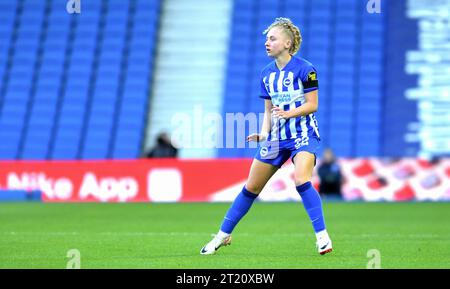 Brighton Royaume-Uni 15 octobre 2023 - Katie Robinson de Brighton lors du match de football féminin Barclays Super League entre Brighton & Hove Albion et Tottenham Hotspur à l'American Express Stadium (usage éditorial seulement) : crédit Simon Dack /TPI/ Alamy Live News Banque D'Images