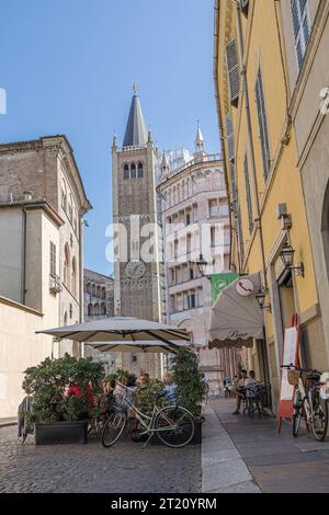 Cathédrale clocher et Baptistère dans le centre-ville de Parme, Italie. Banque D'Images