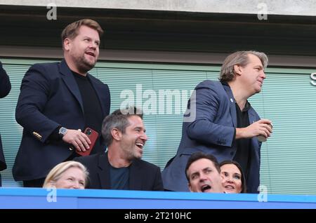 James Corden & Chelsea propriétaire Todd Boehly. - Chelsea v Wolverhampton Wanderers, Premier League, Stamford Bridge, Londres, Royaume-Uni - 8 octobre 2022 usage éditorial uniquement - des restrictions DataCo s'appliquent Banque D'Images