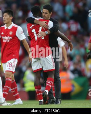 Mikel Arteta Manager d'Arsenal félicite Eddie Nketiah d'Arsenal. - Arsenal v Fulham, Premier League, Emirates Stadium, Londres, Royaume-Uni - 27 août 2022 usage éditorial uniquement - des restrictions DataCo s'appliquent Banque D'Images