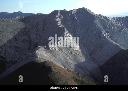 Vue aérienne des White Mountains. Sujets : paysages ; montagnes ; refuges fauniques ; Yukon Flats National Wildlife refuge ; Collection Spencer. Banque D'Images