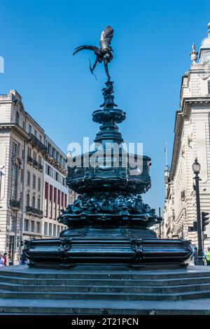 La fontaine commémorative de Shaftesbury, populairement connue sous le nom d'Eros est une fontaine située sur le côté sud-est de Piccadilly Circus à Londres, EnglandEros Banque D'Images